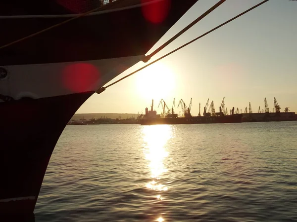 船舶产品下的日落景观 — 图库照片