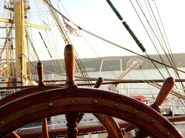 Wooden Ship Helm Daytime — ストック写真