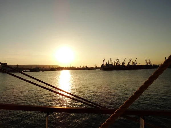 Seaport 'ta günbatımı manzarası