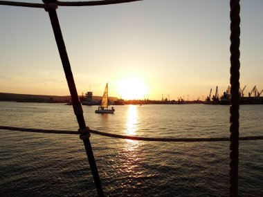 Seaport 'ta günbatımı manzarası