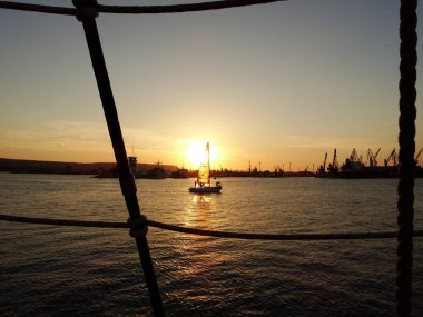 Seaport 'ta günbatımı manzarası