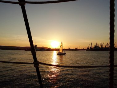 Seaport 'ta günbatımı manzarası