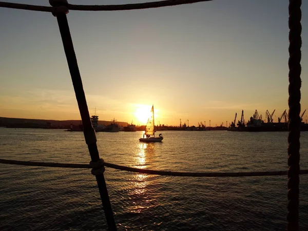 Seaport 'ta günbatımı manzarası