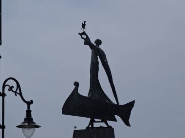 Gündüz Saatlerinde Nesebar Heykeli 