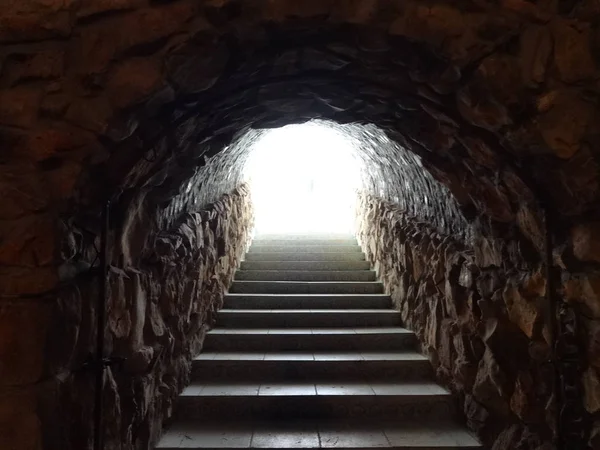 石隧道出口视图 — 图库照片
