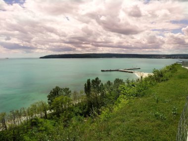 Deniz üzerinde Pembe Bulutlar