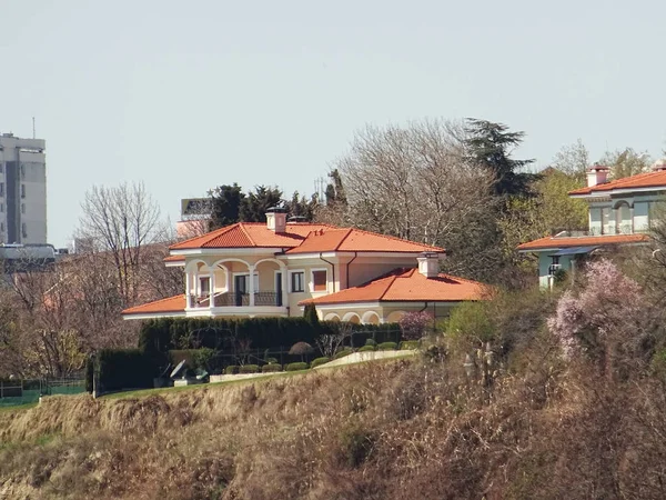 Casa Una Collina Durante Giorno — Foto Stock