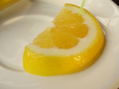 Tabakta Limon Dilimi