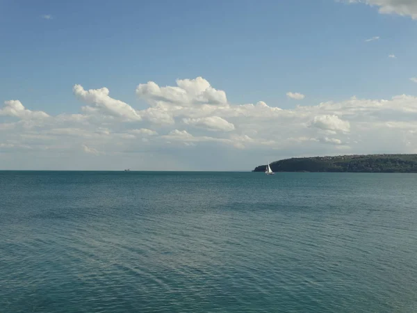 Gündüz vakti güzel deniz manzarası