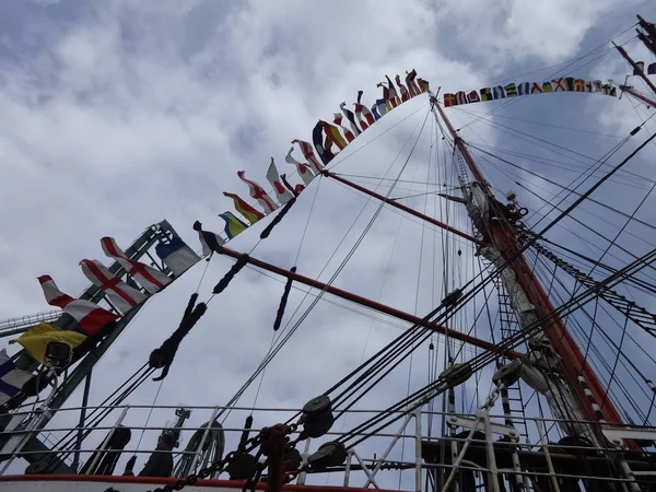 Vue Mât Navire Avec Drapeaux — Photo