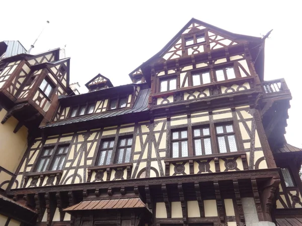 Facade Peles Castle Rumunsko — Stock fotografie