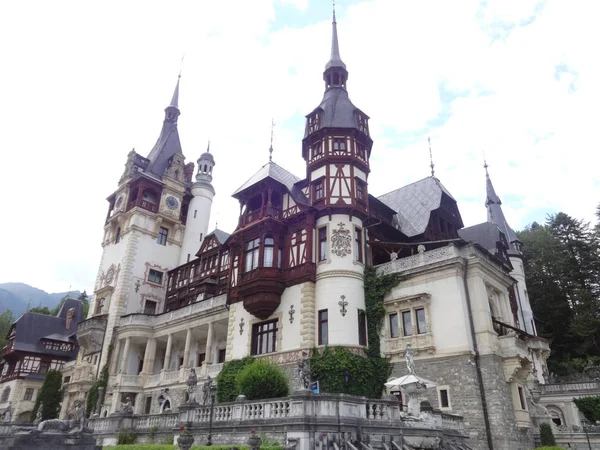 Facade Peles Castle Rumunsko — Stock fotografie