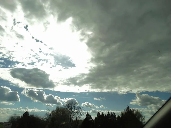 Jasne Białe Chmury Niebie — Zdjęcie stockowe