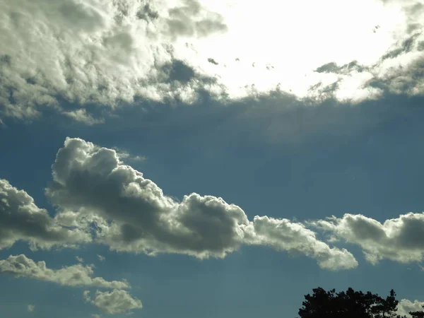 Strahlend Weiße Wolken Himmel — Stockfoto