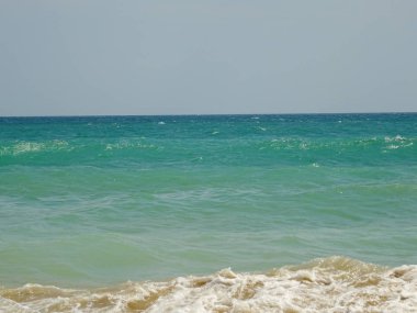 Açık mavi deniz suyu