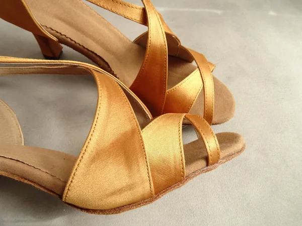 Altın Latin Dans Kadın Sandalet — Stok fotoğraf