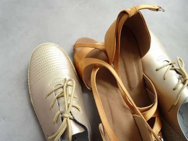 Ouro Masculino Feminino Sapatos Dança — Fotografia de Stock