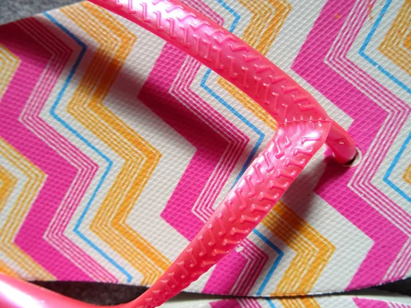Roze Zigzag Meisje Flip Flops — Stockfoto