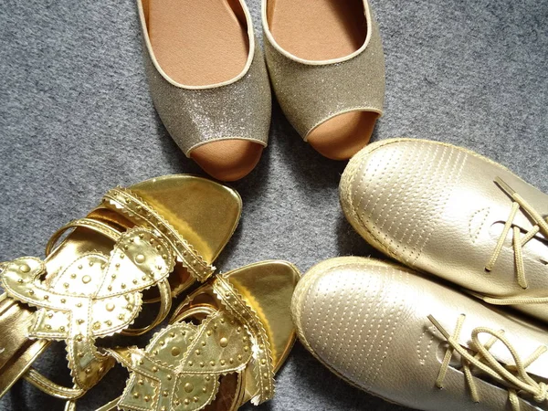 Ver Sapatos Femininos Dourados — Fotografia de Stock