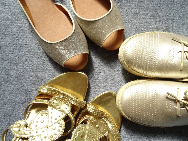 Ver Sapatos Femininos Dourados — Fotografia de Stock