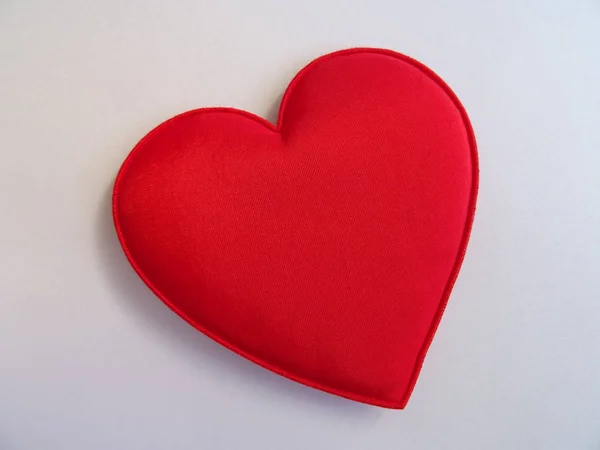 Изолированное Красное Сердце — стоковое фото