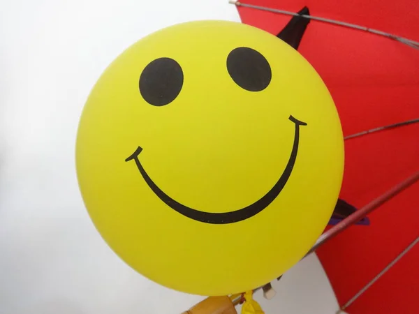 Vista Giallo Sorriso Palloncino — Foto Stock