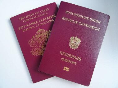 Bulgar ve Avusturya pasaportu