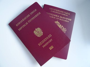 Bulgar ve Avusturya pasaportu