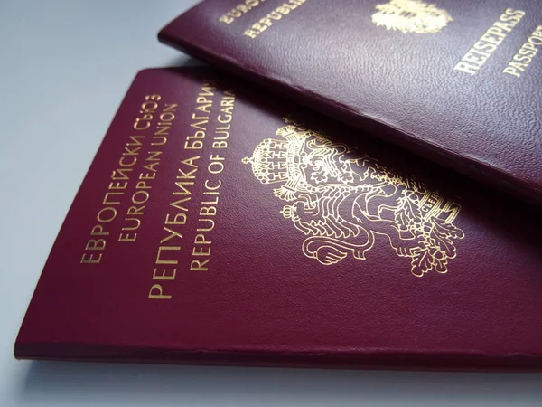 Bulgar ve Avusturya pasaportu