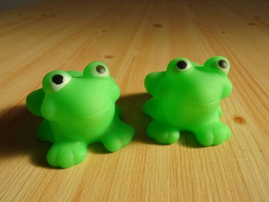 closeup yeşil kurbağa oyuncaklar