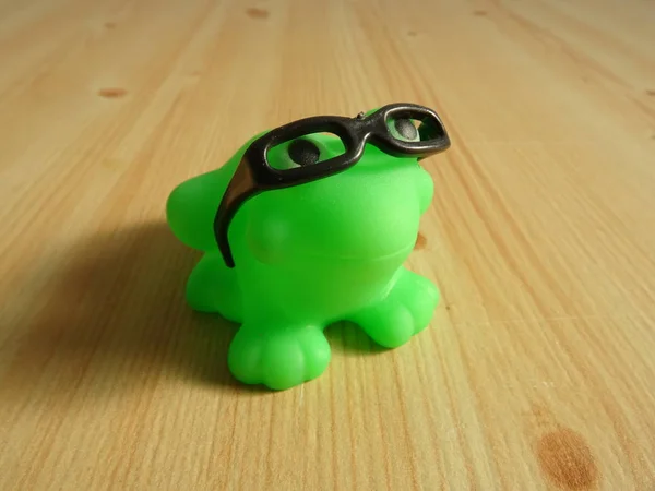 Grüner Frosch Spielzeug Mit Brille — Stockfoto