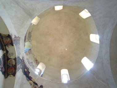Windows ile Kilise Dome Tavan