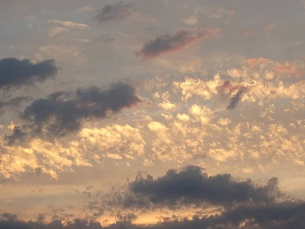 Хмари сходу сонця — стокове фото