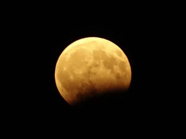 Bulan purnama di latar langit hitam — Stok Foto