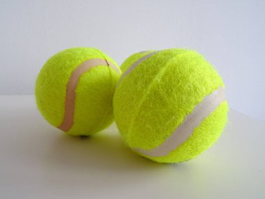 İzole Yeni Yeşil Tenis Topları