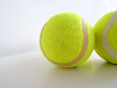 İzole Yeni Yeşil Tenis Topları