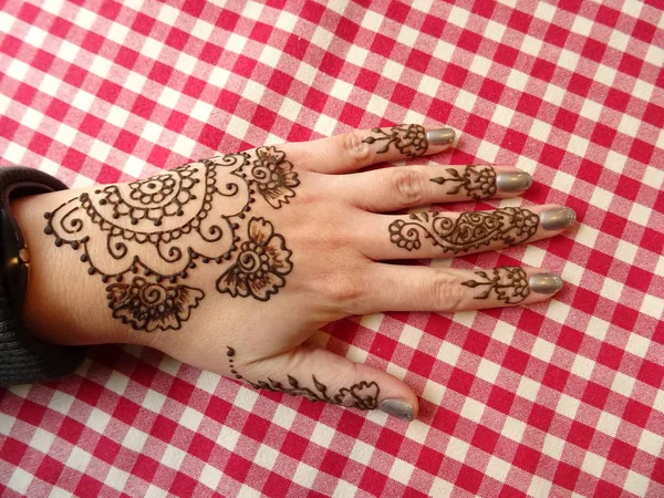 Indisk Tatuering Kvinnlig Hand — Stockfoto