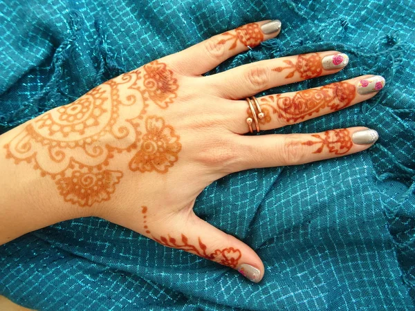 Ινδικό Τατουάζ Ένα Θηλυκό Χέρι — Φωτογραφία Αρχείου