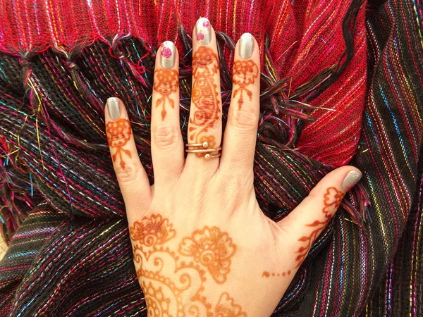 Indiase Tattoo Een Vrouwelijke Hand — Stockfoto