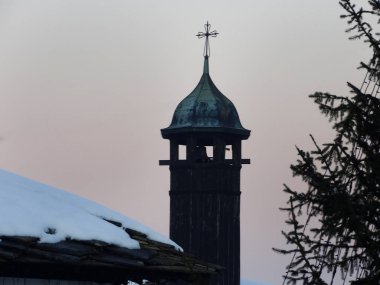                                Gökyüzü Arka Planda Kilise Çan Kulesi