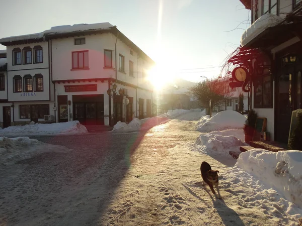 Gatan i Tryavna, Bulgarien på vintern — Stockfoto