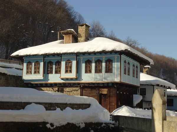 Authentic Bulgarian House in Winter at the Etar Architecture-Et — стоковое фото