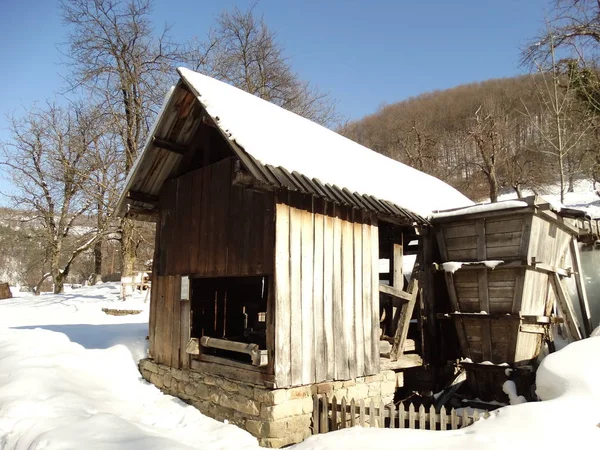Äkta bulgariska hus vintertid på Sweetar arkitektoniska-Et — Stockfoto