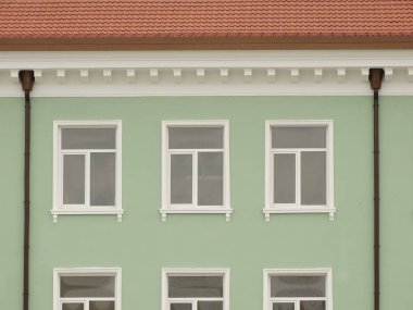 Kırmızı Çatılı Yeşil Cephe