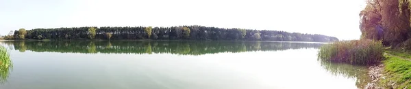 Lago artificiale paesaggio — Foto Stock