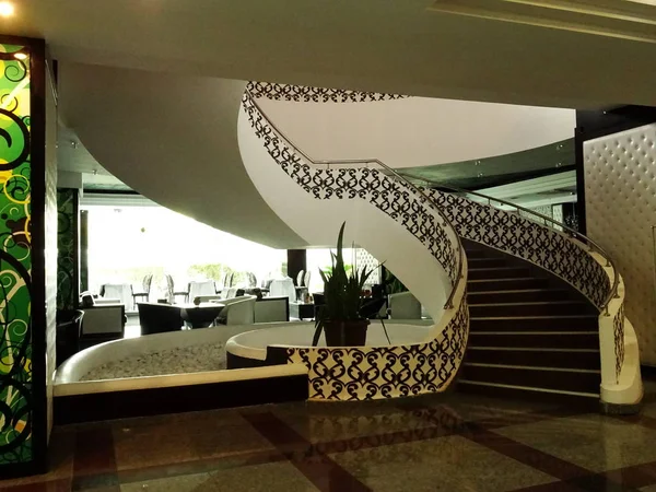 Modern Hotel Lobby Beltér Lépcsőkkel — Stock Fotó