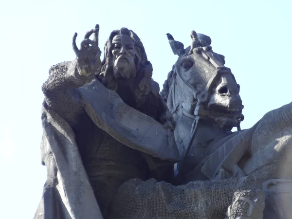 Monumento da Dinastia Asen em Veliko Tarnovo, Bulgária — Fotografia de Stock