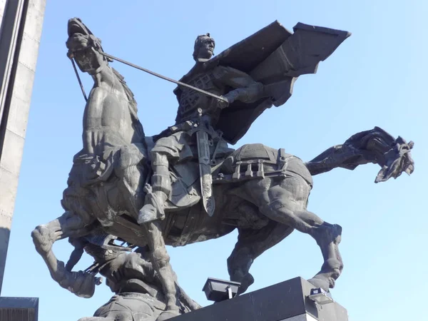 Monumento a la Dinastía Asen en Veliko Tarnovo, Bulgaria —  Fotos de Stock