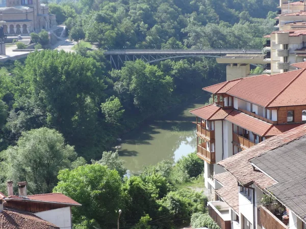 Река Янтра Дома Велико Тырново Болгария — стоковое фото