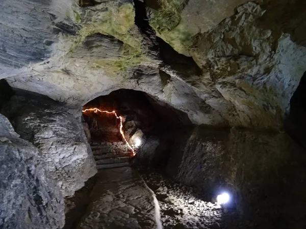 Inside Bacho Kiro grotta, Bulgarien — Stockfoto